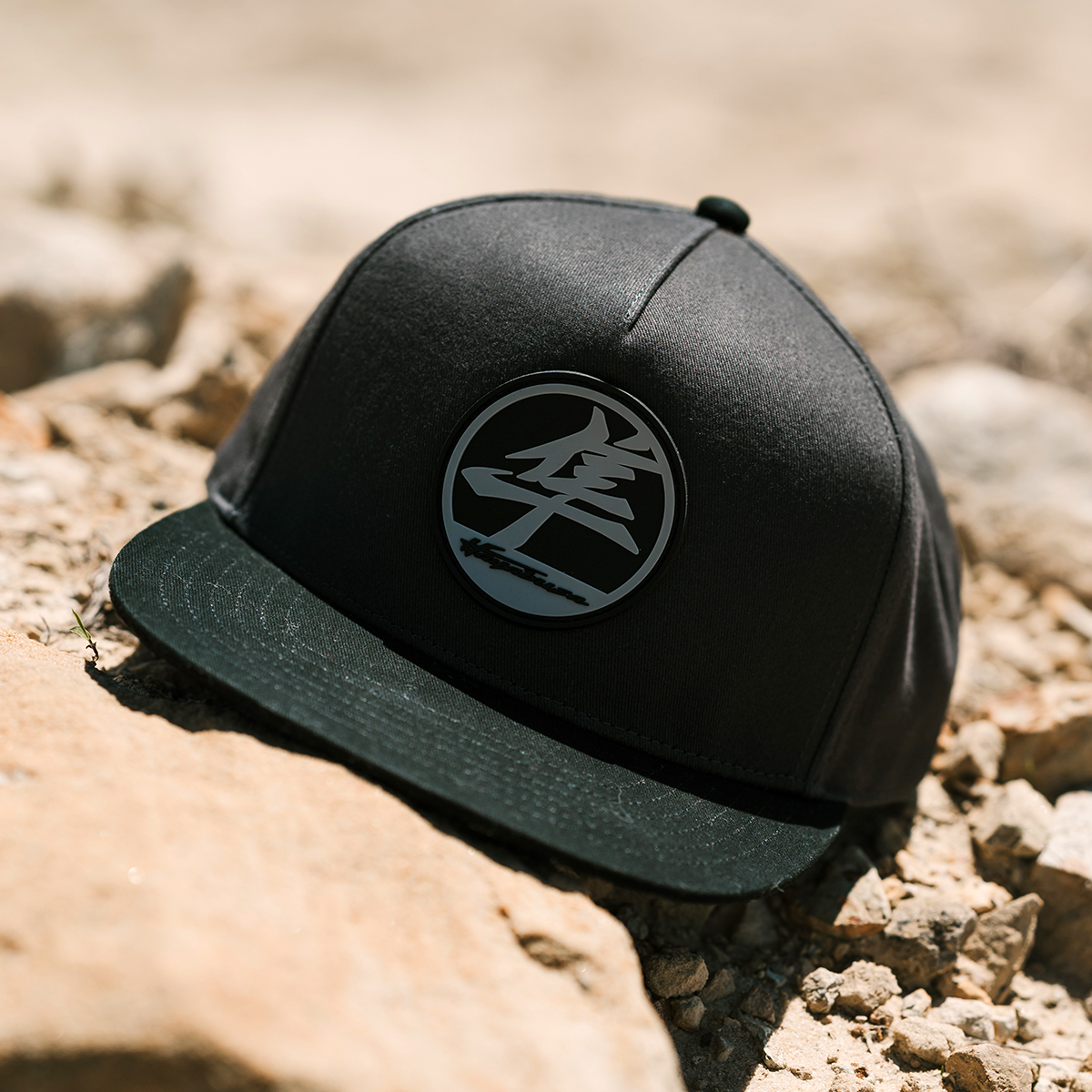 帽子 Tatsuya Shimizu Hayabusa Charcoal Flat Bill Hat | Suzuki Motor USA, LLC