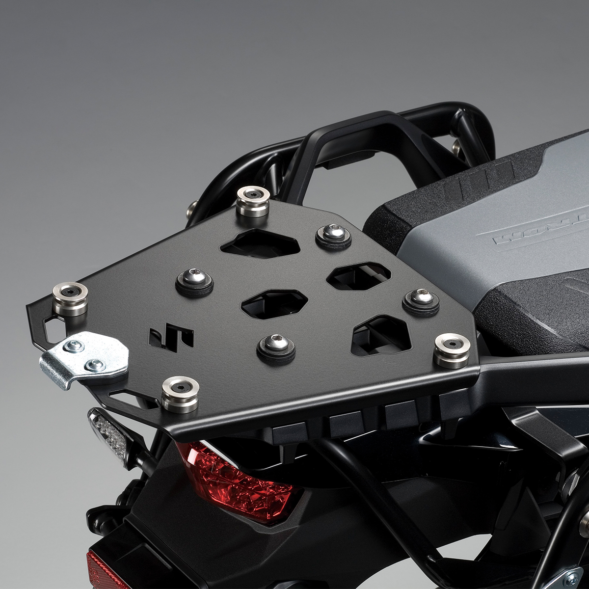 38L Top Case Carrier Plate (2020-2026) | Suzuki Motor USA, LLC