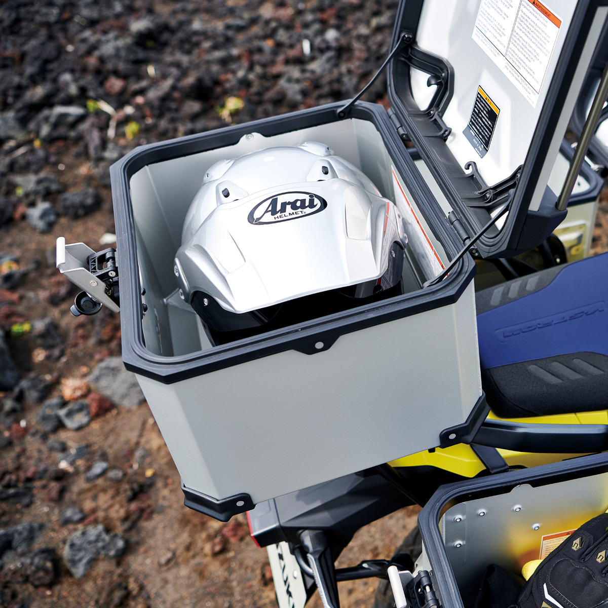 Yousuke Suzuki　フォレストXL ガンズXL 2点 38 Liter Top Case, Silver | Suzuki Motor USA, LLC