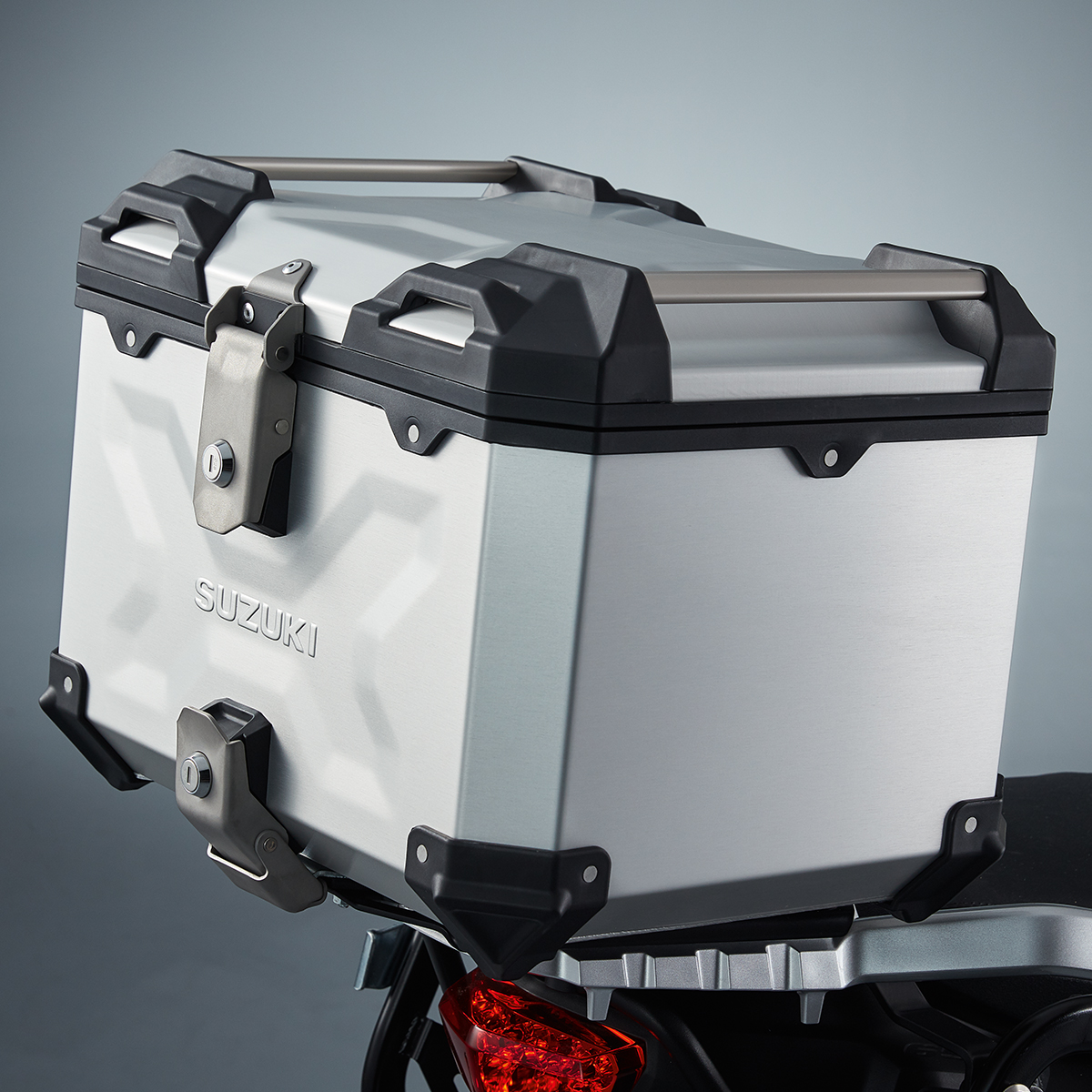 Yousuke Suzuki　フォレストXL ガンズXL 2点 38 Liter Top Case, Silver | Suzuki Motor USA, LLC